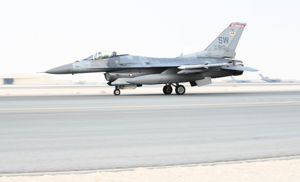 AUAB Airmen conduct hot-pit refueling on F-16 Fighting Falcons