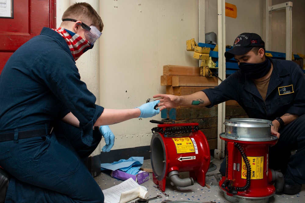 Nimitz Sailors Perform Maintenance