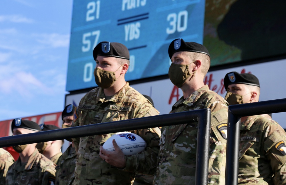 Soldiers honored at Tennessee Titans Game