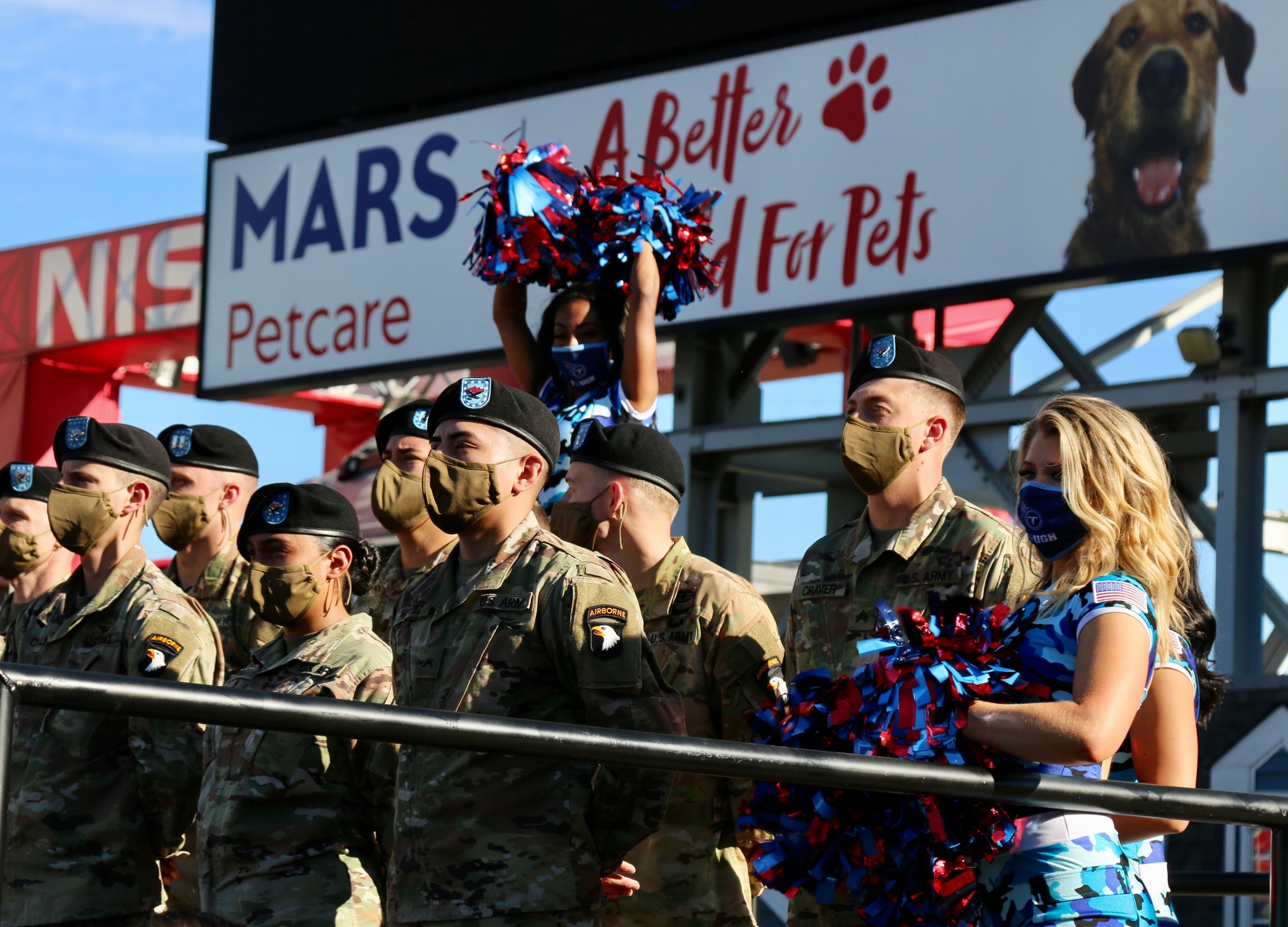 DVIDS - News - Ft. Campbell Soldiers honored at Tennessee Titans game