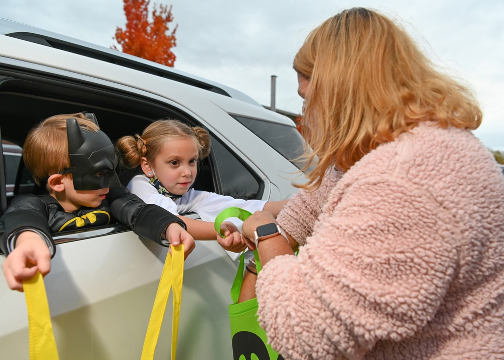 Hanscom, USO host 'Harvest Happenings'