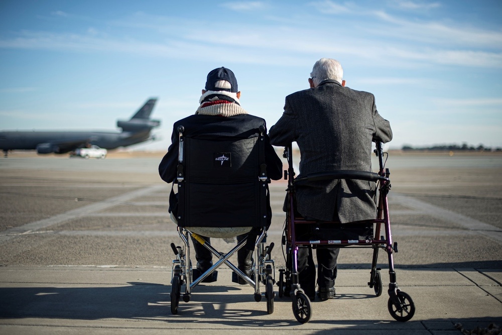 Aviation legends, fighter pilots meet at Travis AFB for look back, look forward