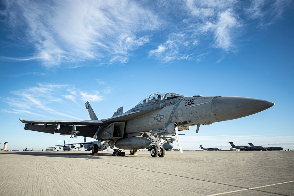 Aviation legends, fighter pilots meet at Travis AFB for look back, look forward