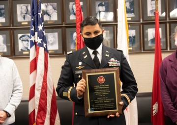 Chief of engineers presents ‘Safety Award of Excellence’ to Nashville District