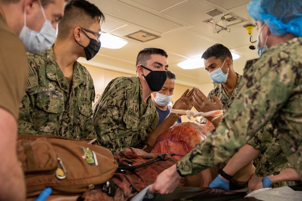 USS Arlington Hosts Mass Casualty Drill with Walter Reed