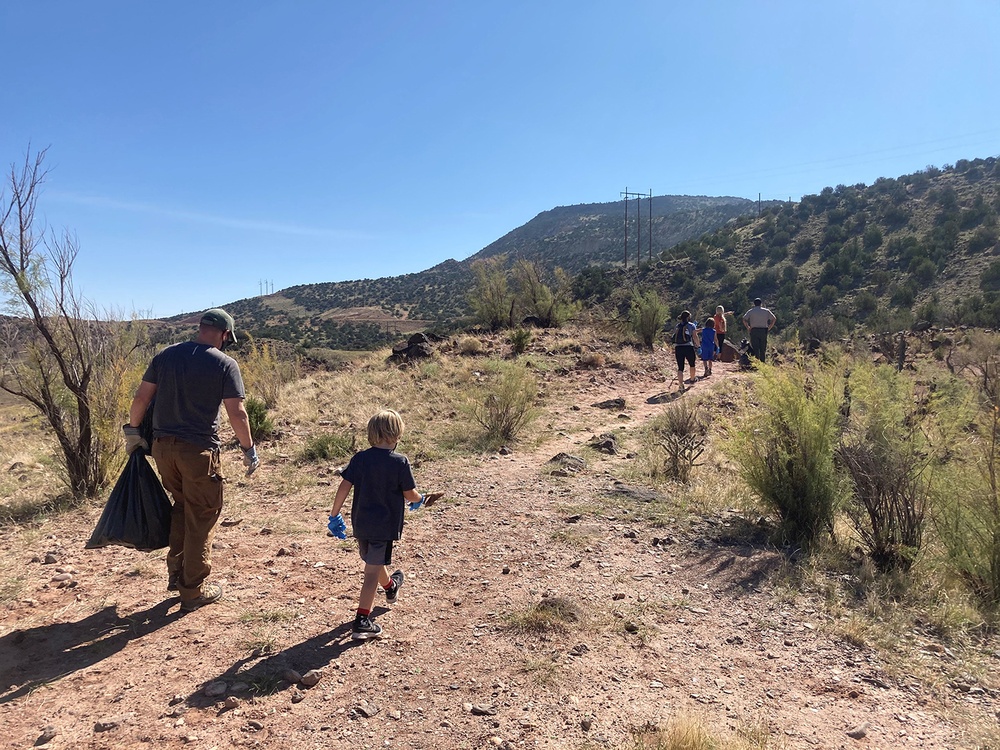 Volunteers participate in National Public Lands Day events in USACE-Albuquerque District