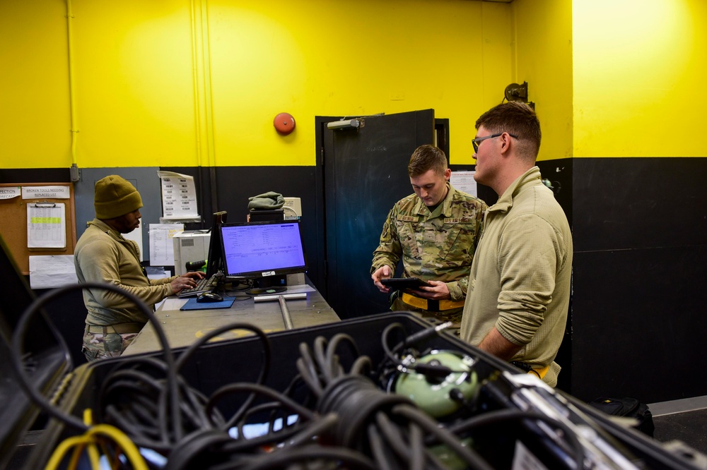 Electrical, environmental maintenance keeps F-16 system online