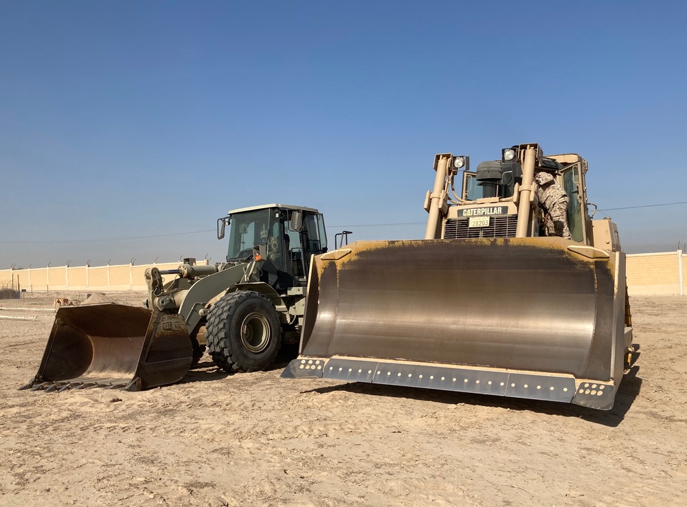 Kuwaiti Land Force School Engineers and U.S. Army Engineers of Task Force Iron Castle collaborate during the Non‐Commissioned Officer Workshop, an Engineer course coordinated by the 16th Engineer Brigade.