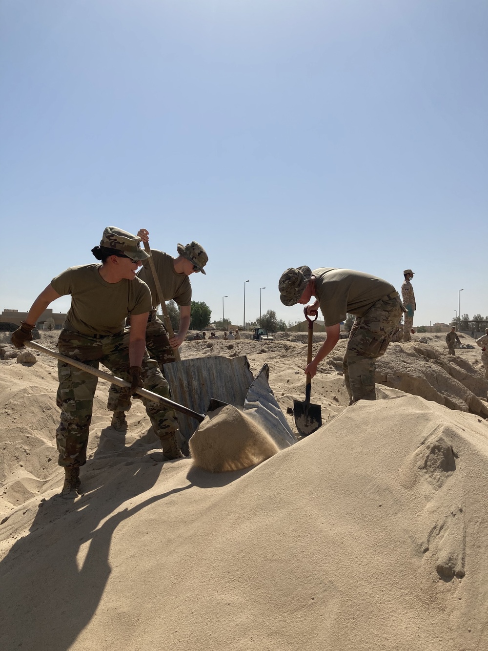 Kuwaiti Land Force School Engineers and U.S. Army Engineers of Task Force Iron Castle collaborate during the Non‐Commissioned Officer Workshop, an Engineer course coordinated by the 16th Engineer Brigade.