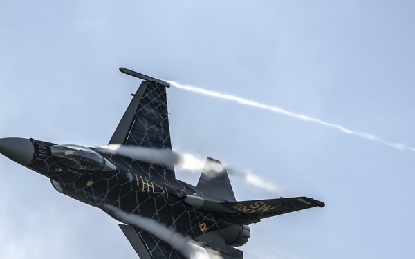 Viper Demo Team performs at Stuart Air Show