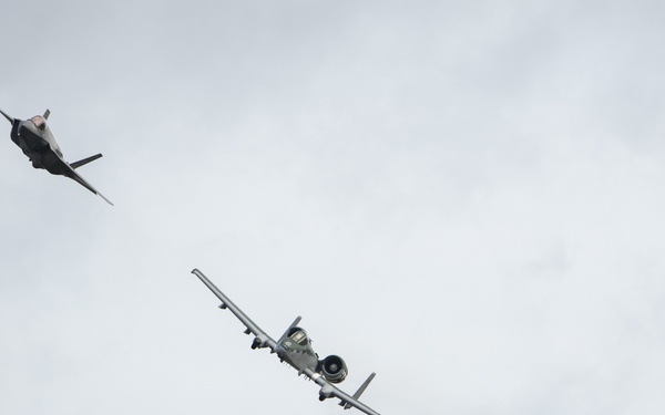 Viper Demo Team performs at Stuart Air Show