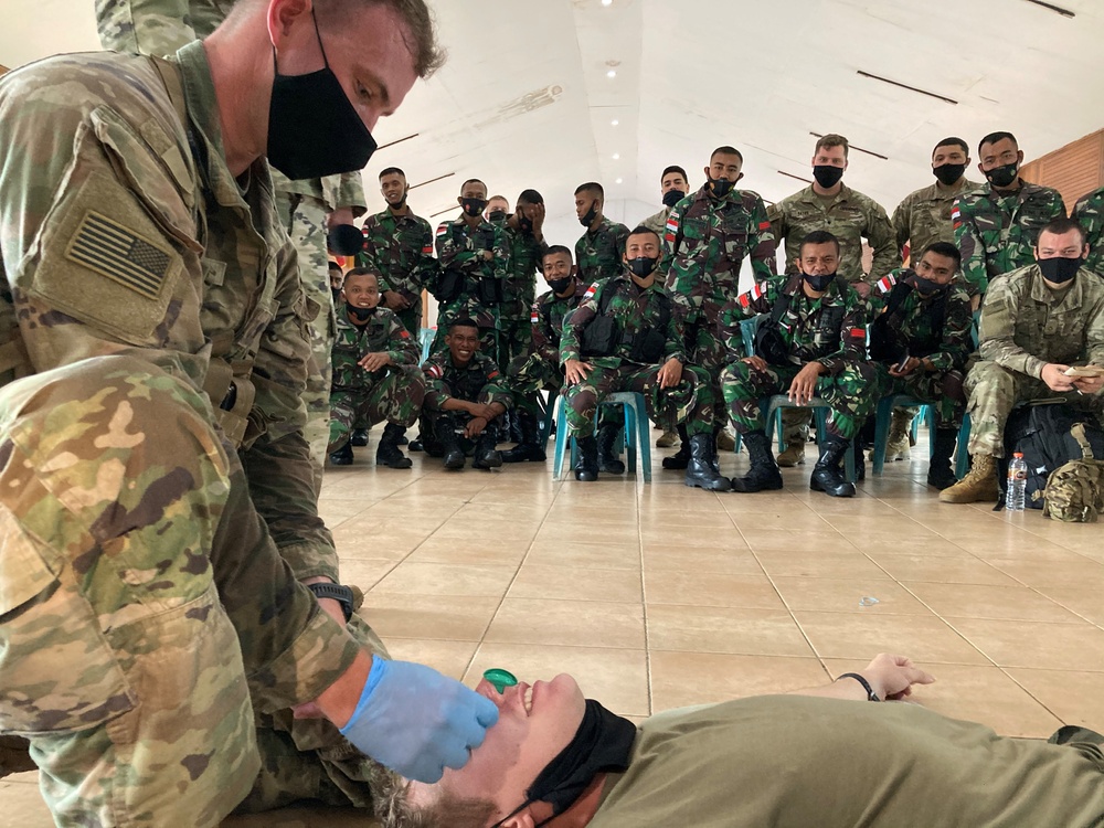 Indonesia Platoon Exchange: Medical Skills Class