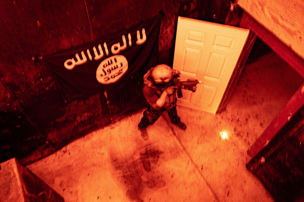 EOD Conducts CQC Training in Guam