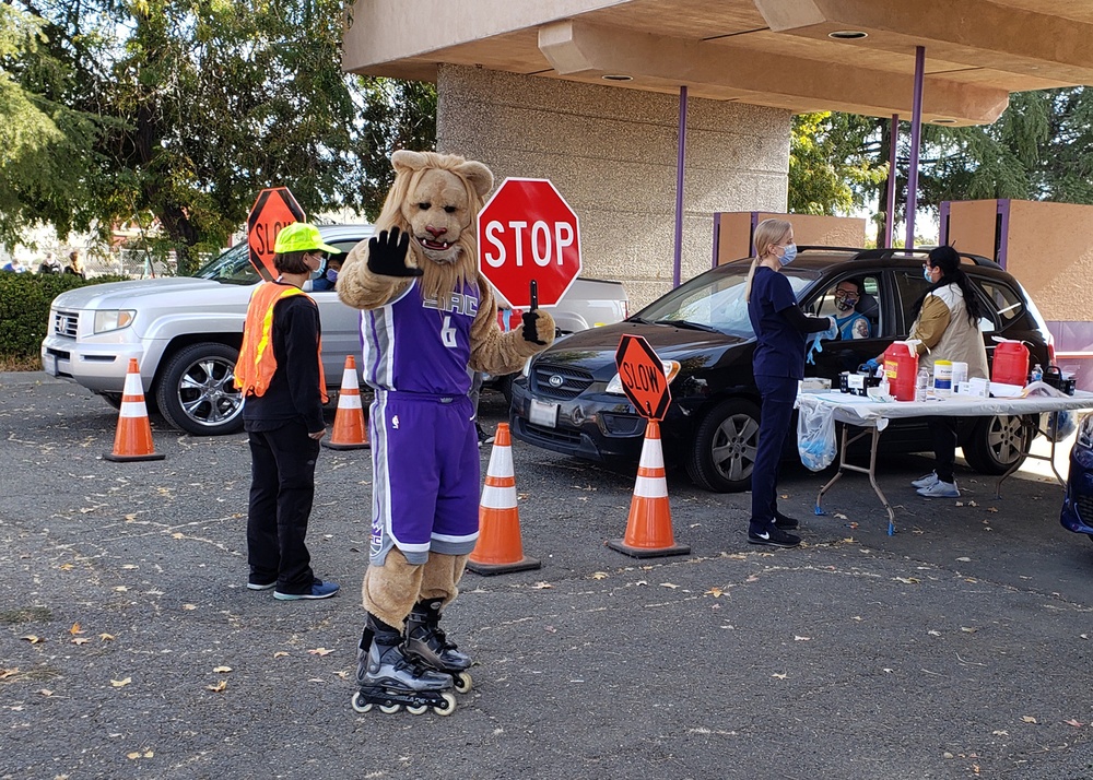 Cal Guard supports Sac County drive-thru flu clinic