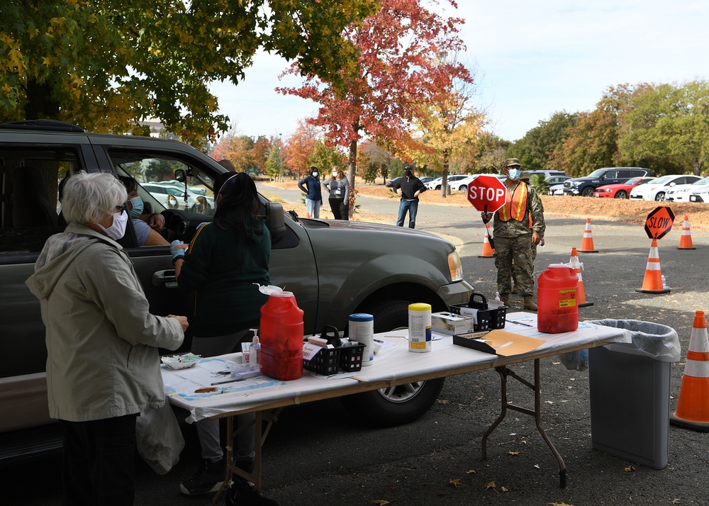 Cal Guard supports Sac County drive-thru flu clinic