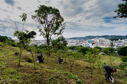 Life scout coordinates volunteers from the Marine Corps and Navy to help beautify Kakazu Takadai Park