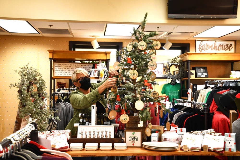 DVIDS Images Take holiday shopping by storm at Fort Polk Warrior