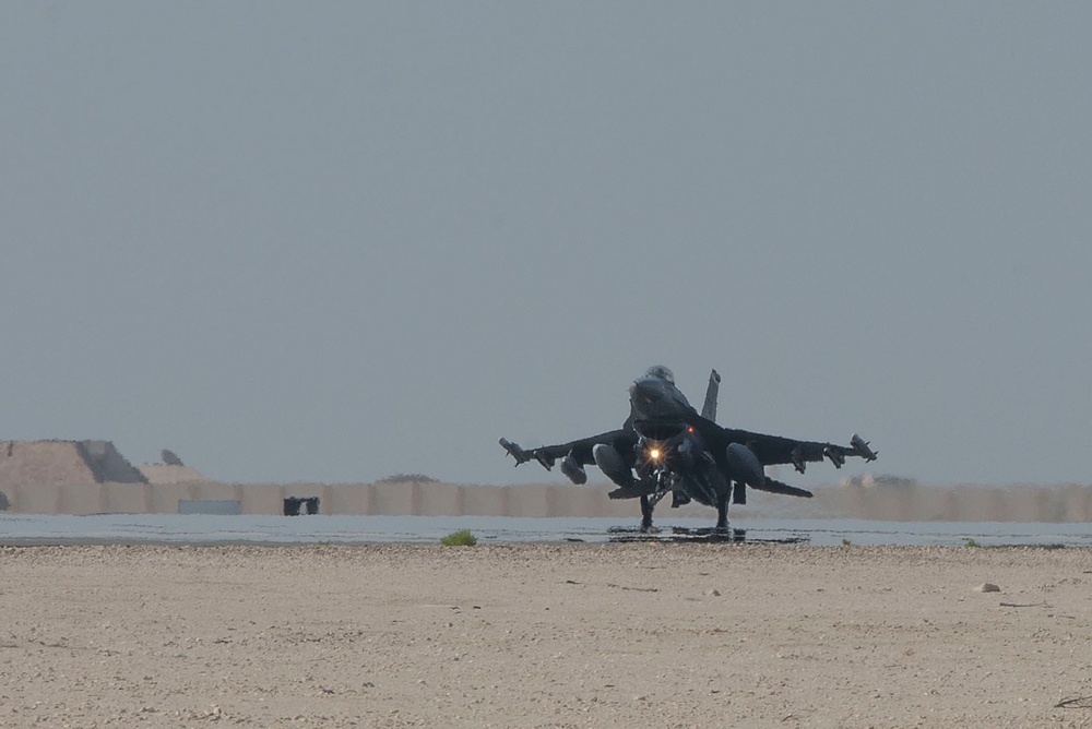 Spangdahlem F-16s demonstrate deployment capabilities to USCENTCOM