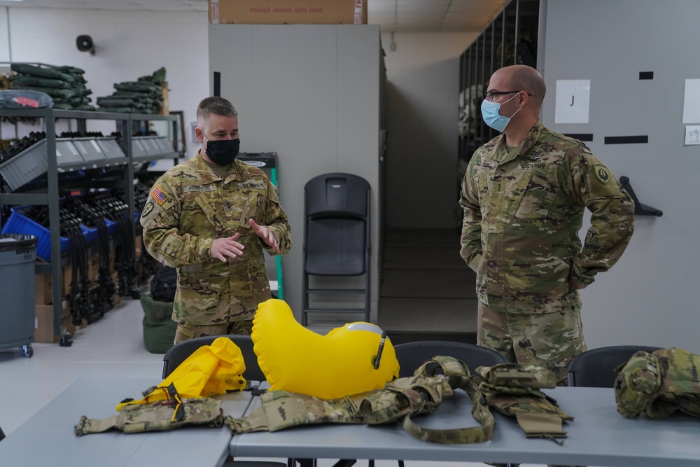 Aviation Center of Excellence Commanding General Visits 160th SOAR (Abn)