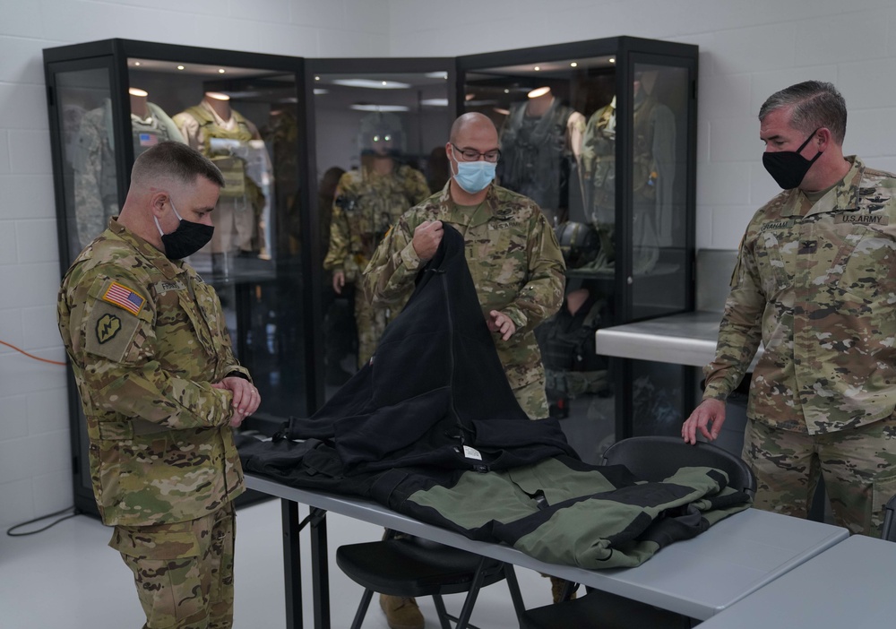 Army Aviation Center of Excellence Commanding General Visits 160th SOAR (Abn)