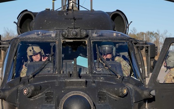 Army Aviation Center of Excellence Commanding General Visits 160th SOAR