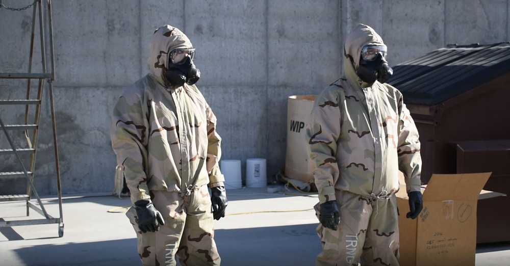 Soldiers test CIDAS tactical applicator