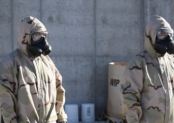 Soldiers test CIDAS tactical applicator