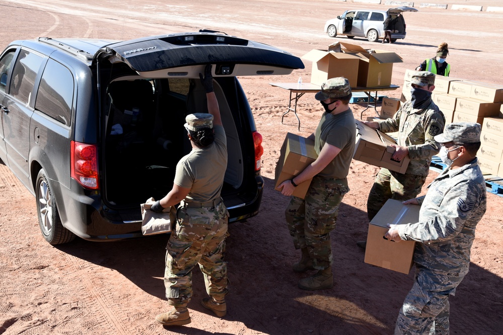 Arizona Guard delivers Thanksgiving groceries to Navajo Nation residents