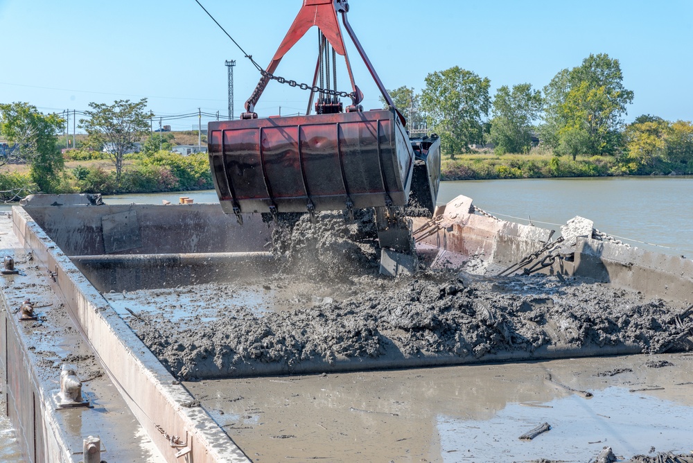 Buffalo River dredging, Fall 2020