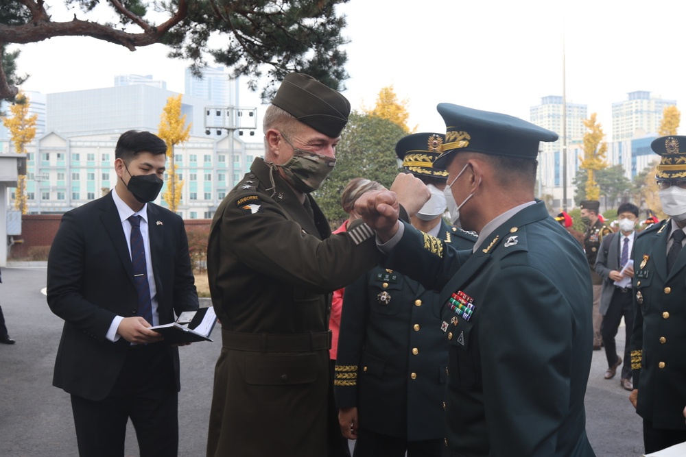 U.S. Army Chief of Staff visits ROK