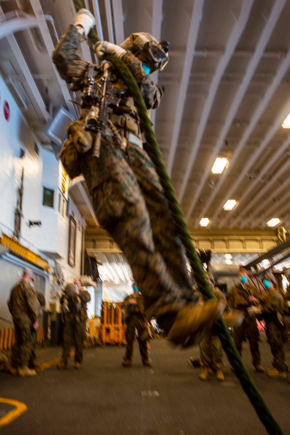 DVIDS - Images - 15th MEU Marines conduct fast-rope training aboard USS ...