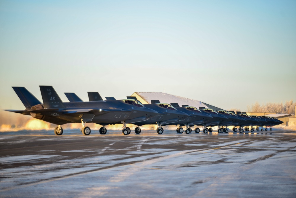 Eielson rapidly launches 12 F-35As