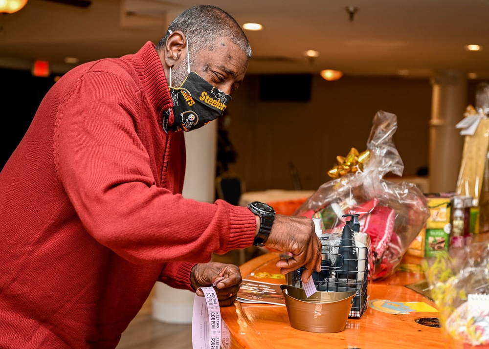 JBLE honors, thanks Gold Star families