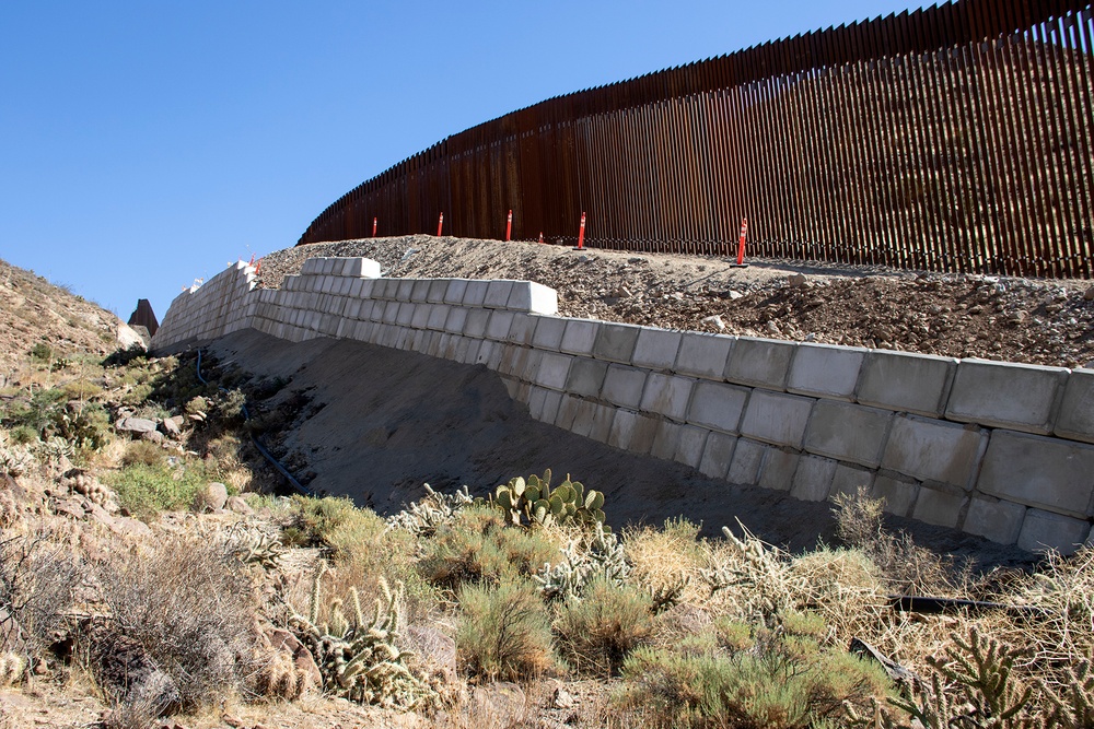 Border Barrier Construction: San Diego 15