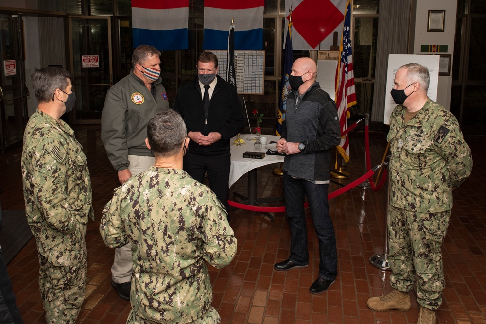 Assistant Secretary of the Navy (RD&amp;A) Visits Units in Pacific Northwest
