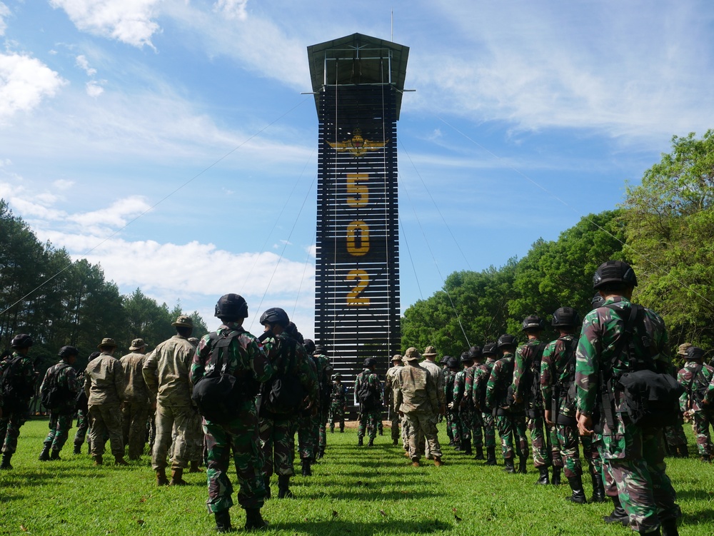 Indonesia Platoon Exchange: Rappelling and Fast Roping