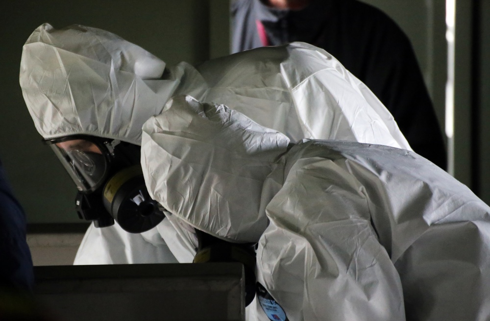 10th Civil Support Team conducts hazardous material training at SeaTac Airport