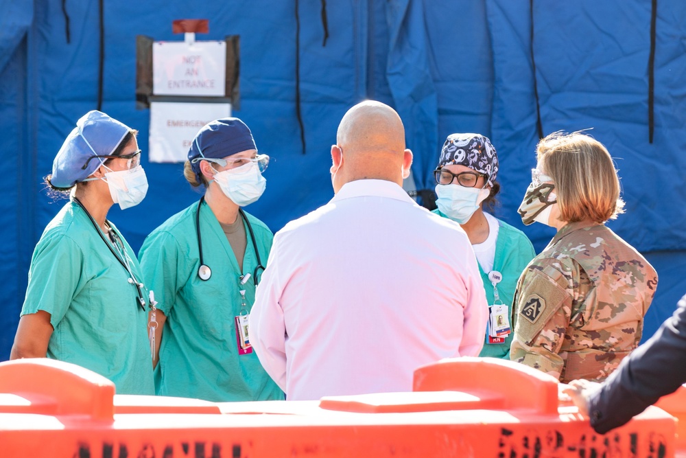 Lt. Gen. Richardson visits Del Sol Medical Center