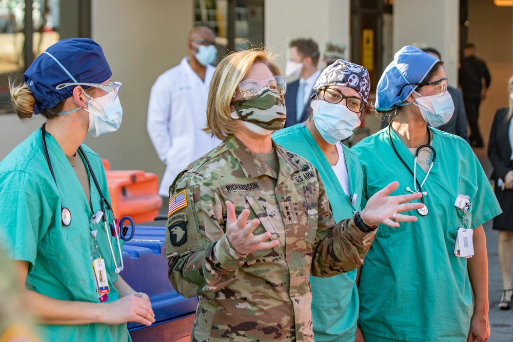 Lt. Gen. Richardson visits Del Sol Medical Center