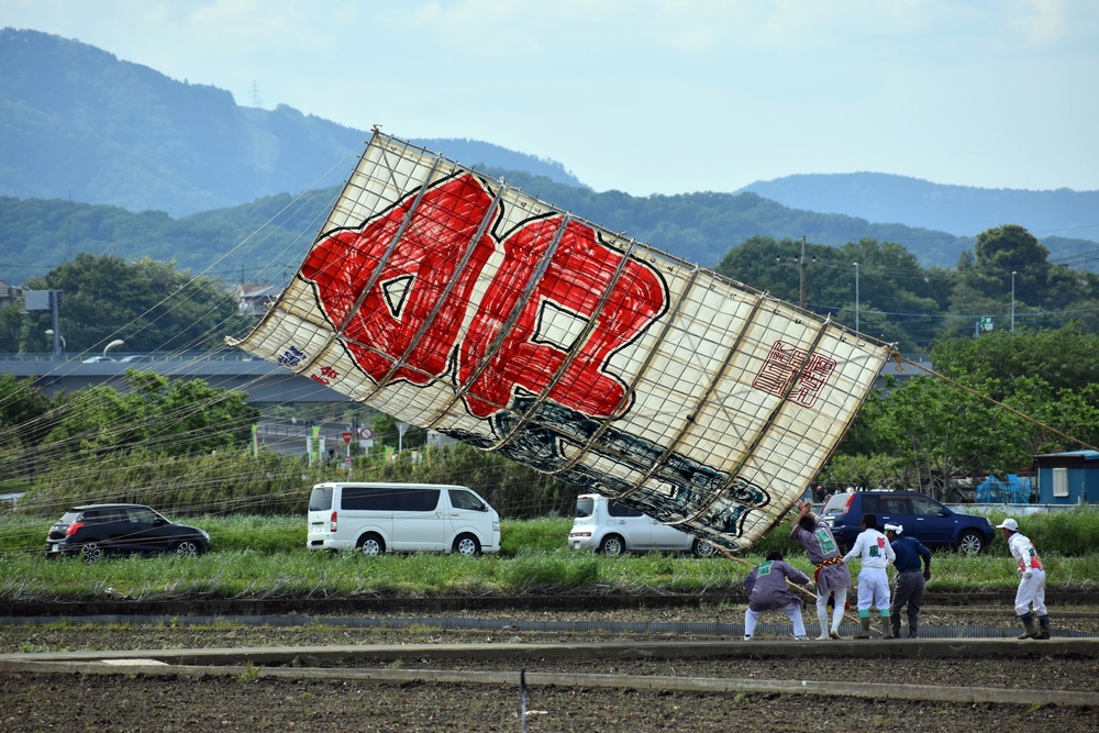 USAG Japan commander, spouse, cut bamboo for giant kites