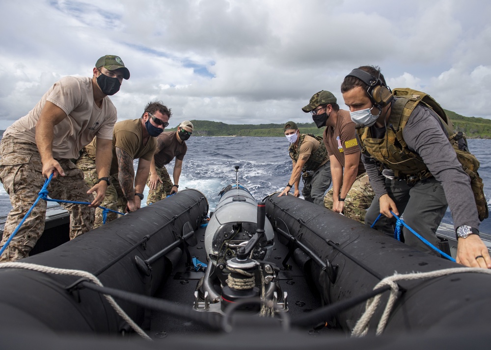 ExMCM Conducts UUV Operations with SWCC