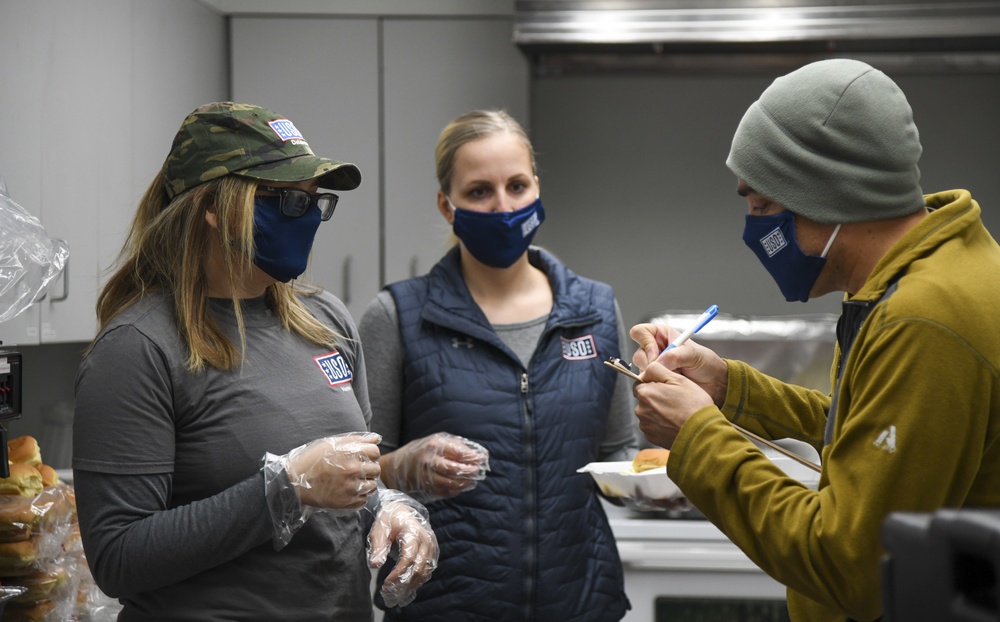 USO Delaware supports military families with drive-thru Thanksgiving dinner