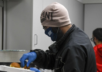 USO Delaware supports military families with drive-thru Thanksgiving dinner