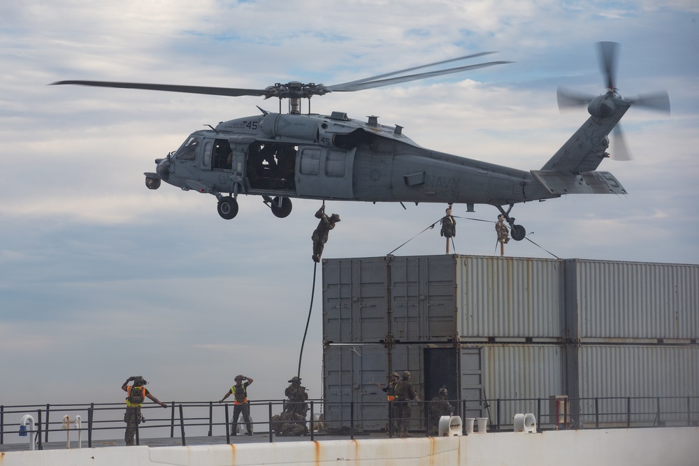 15th MEU ADR Marines conduct VBSS training through air, sea