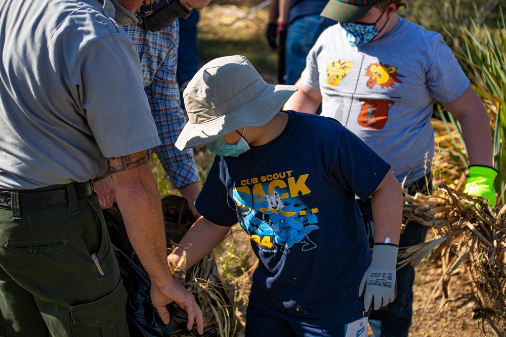 Cub Scouts Practice Environmental Conservation at Texas' Grapevine Lake