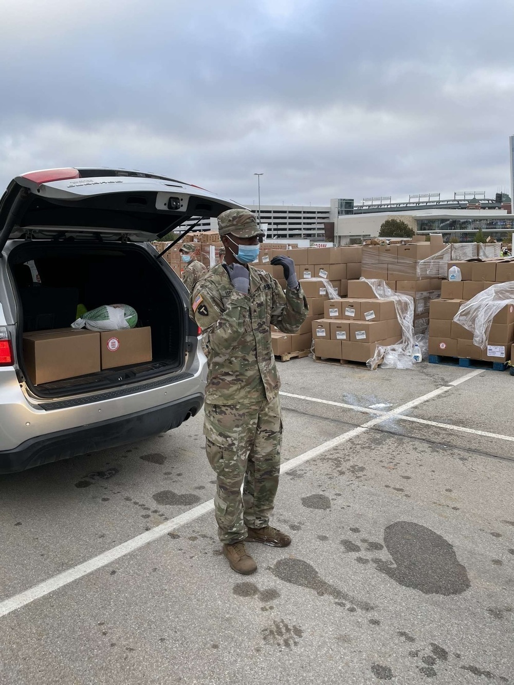 Texas Guardsmen Support Tarrant Area Food Bank Prior to Thanksgiving
