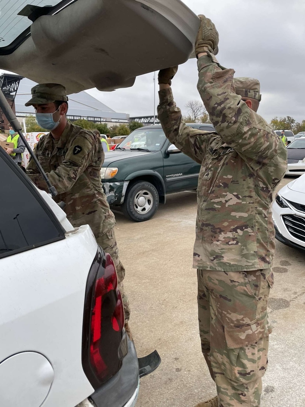 Texas Guardsmen Support Tarrant Area Food Bank Prior to Thanksgiving