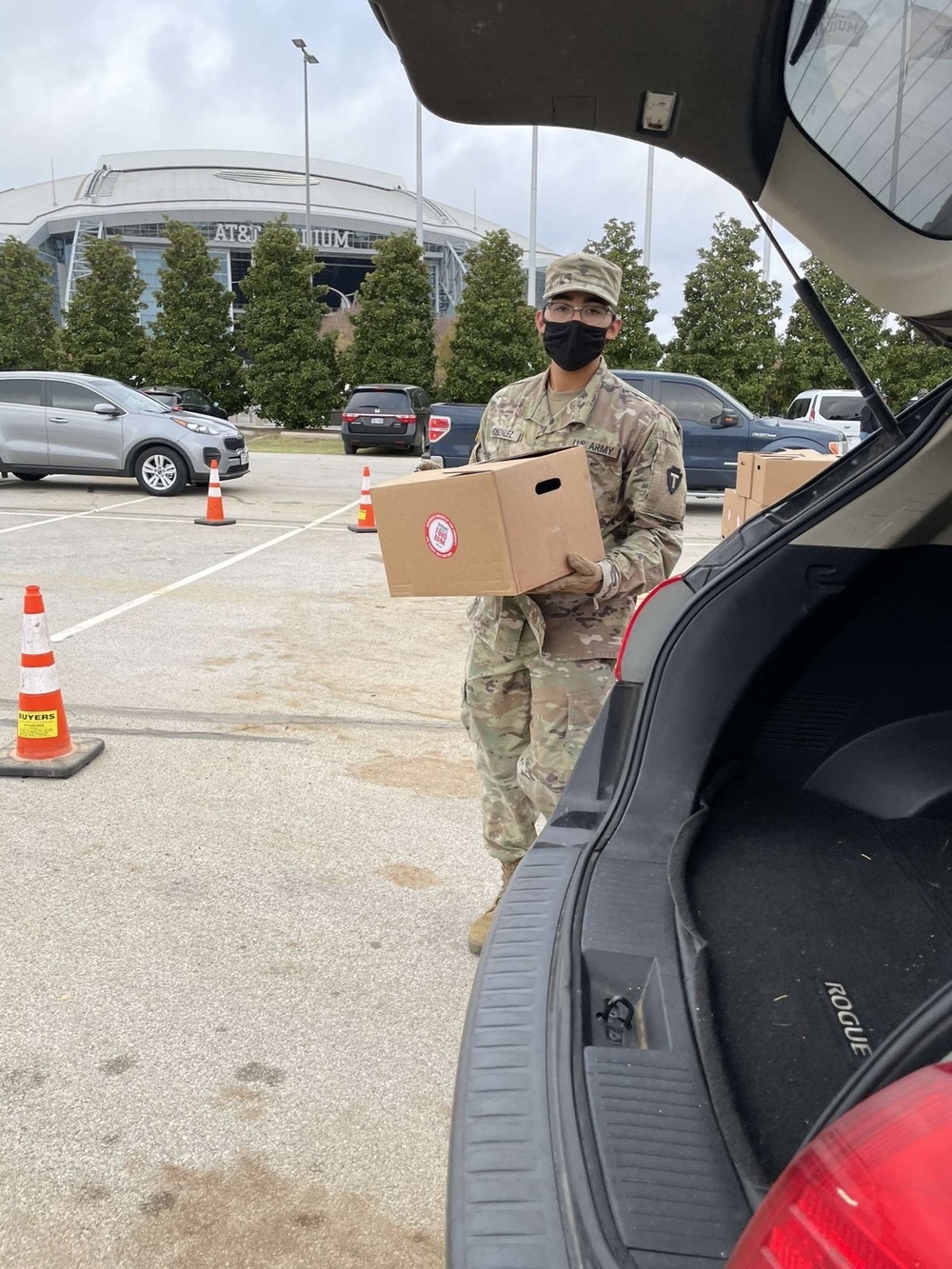 Texas Guardsmen Support Tarrant Area Food Bank Prior to Thanksgiving