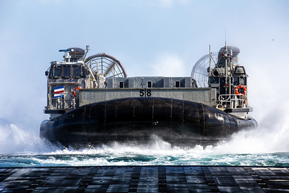 BLT 1/4 Marines, Sailors embark aboard USS Somerset via LCAC