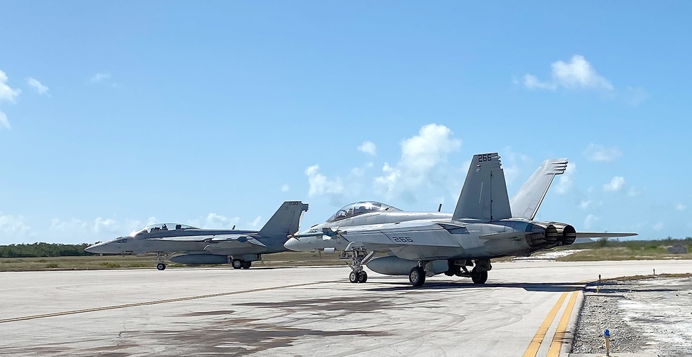 Super Hornets prepare for takeoff